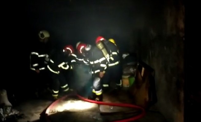 İçeride mazot da vardı! Urfa'da ambar yangını