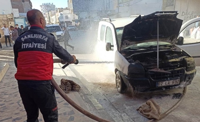 Şanlıurfa'da araç yangınını itfaiye söndürdü