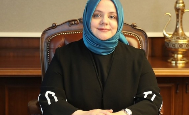 Bakan Selçuk’tan “Mutlu evliliğe ilk adım” paylaşımı