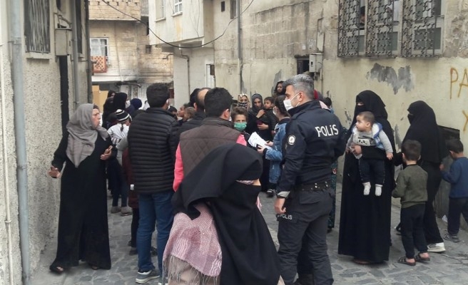 Şanlıurfa'da yardım kolisi izdihamı