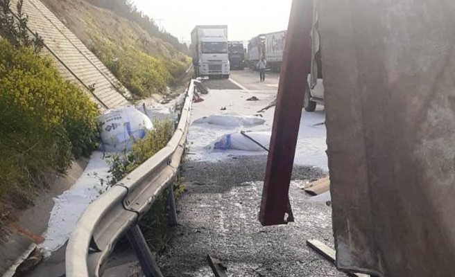 Şanlıurfa’da TIR devrildi: 1 yaralı