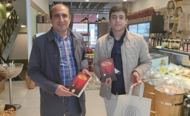 ŞURKAV, Ankara’da ‘Safahat’ kitabı dağıttı