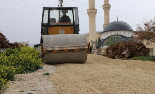 Karaköprü kırsalında yol seferberliği sürüyor