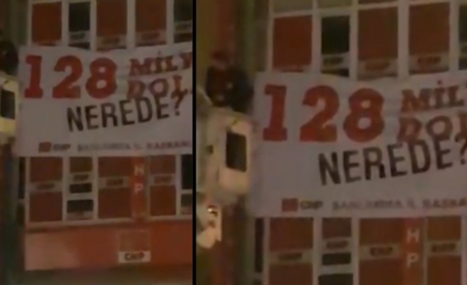 CHP Şanlıurfa binasına asılan pankart söküldü