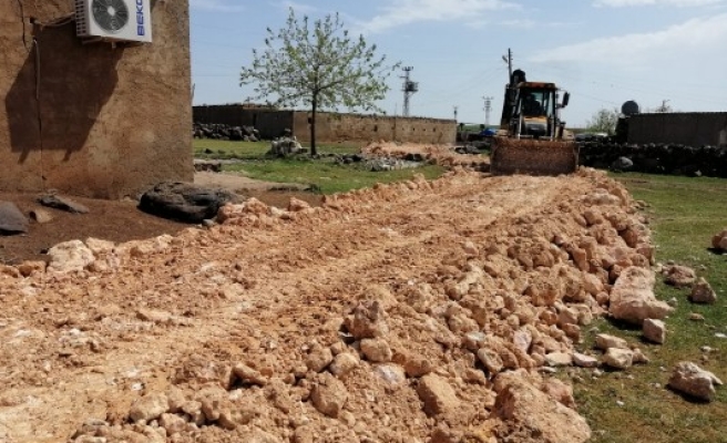 Viranşehir kırsalında yol çalışması sürüyor