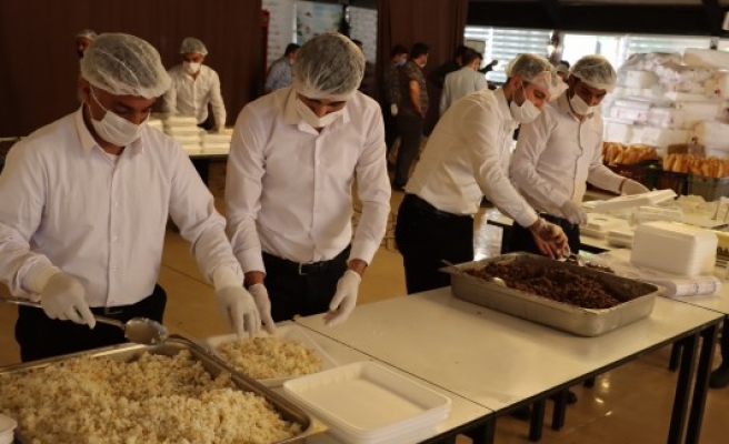 Şanlıurfa’da binlerce aileye sıcak yemek desteği