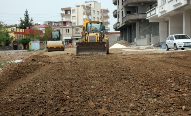 Siverek'te yeni yerleşim alanlarında yol çalışması