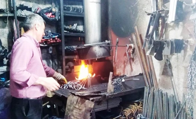Ramazan'da 80 derecenin altında demir büküyorlar