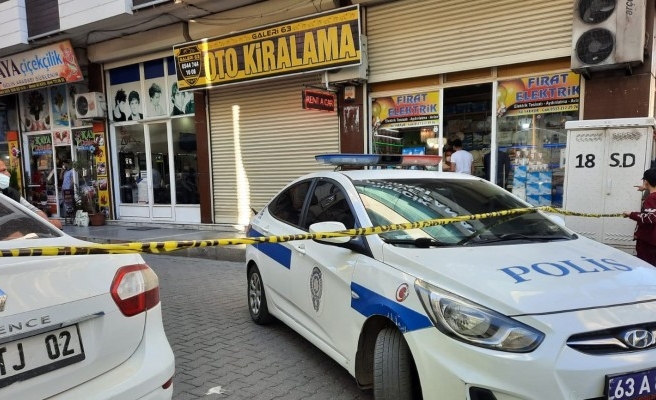 Tartıştığı babasını ve komşusunu silahla vurdu