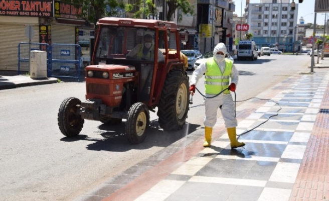 Viranşehir’de caddeler ilaçlandı