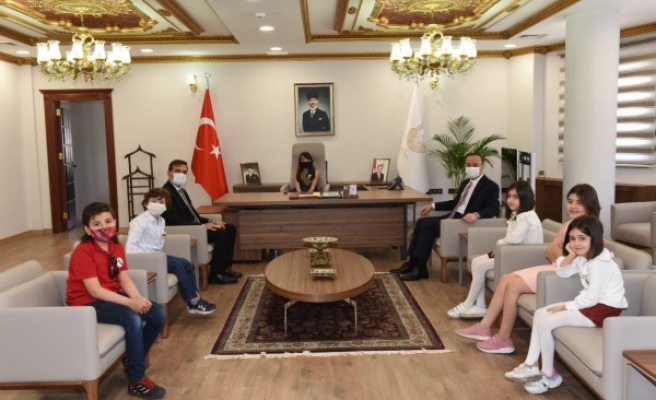 Vali Erin, makamını çocuklara devretti