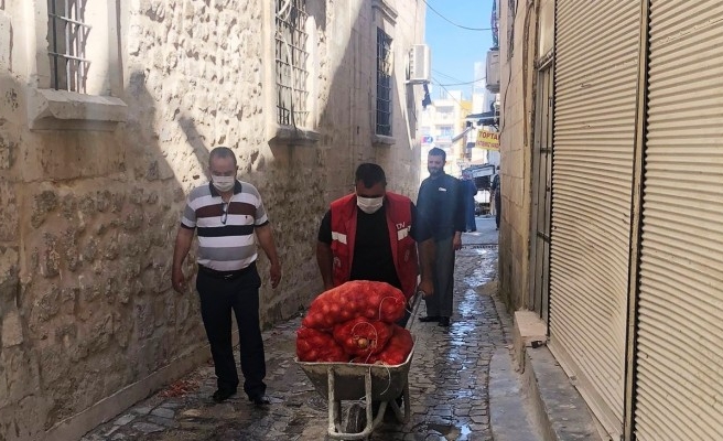 İhtiyaç sahiplerine patates ve soğanlar kapıda teslim ediliyor