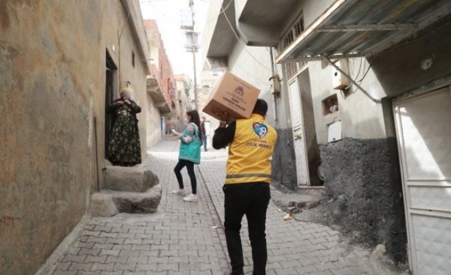 Eyyübiye’de muhtaç ailelere yardım sürüyor