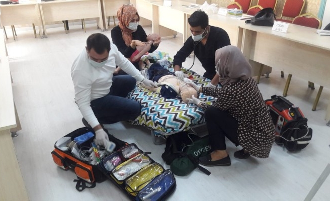 Sağlık personellerine özel maketlerle eğitim verildi