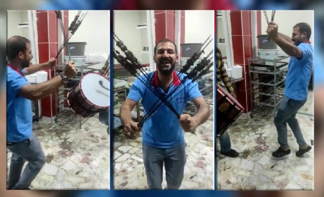 Urfa'da ciğerci ile davulcu şov yaptı