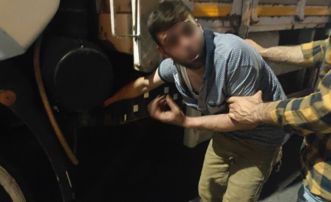 Akü hırsızı suçüstü yakalandı