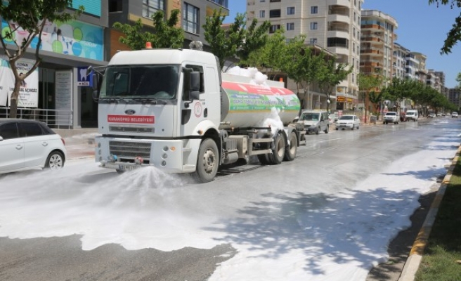 Karaköprü’de cadde ve sokaklar yıkandı