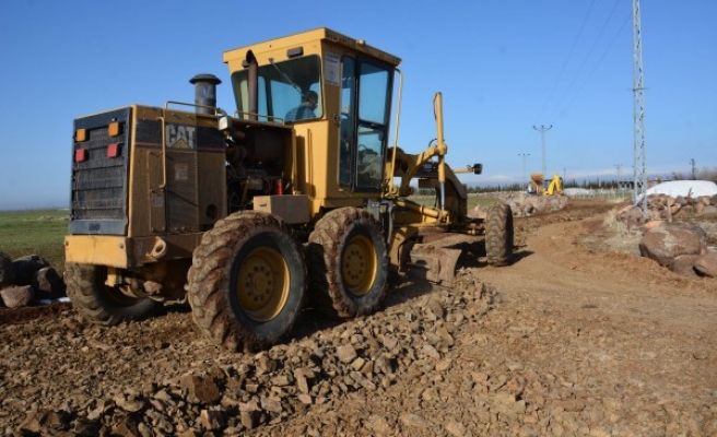 Siverek kırsalında yol çalışmaları sürüyor