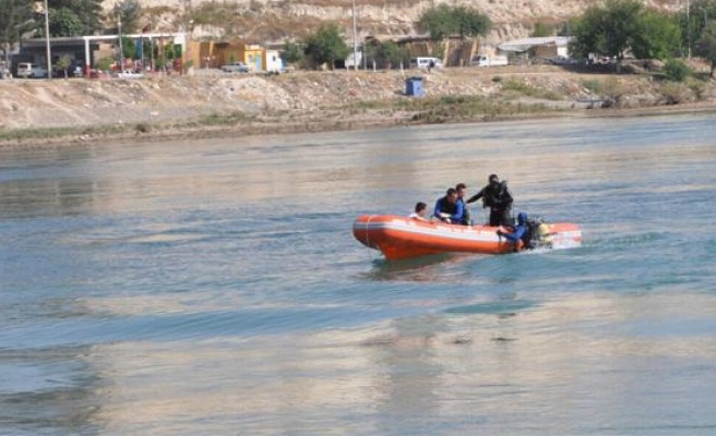 Fırat Nehri’ne atlayan kişi aranıyor