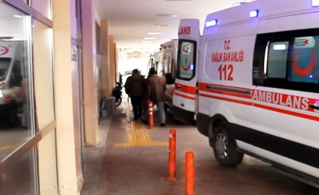 Şanlıurfa'da otomobil bariyerlere çarptı: 3 yaralı
