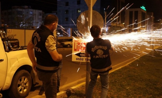 Şanlıurfa'da çevre kirliliğine yol açan tabelalar kaldırıldı