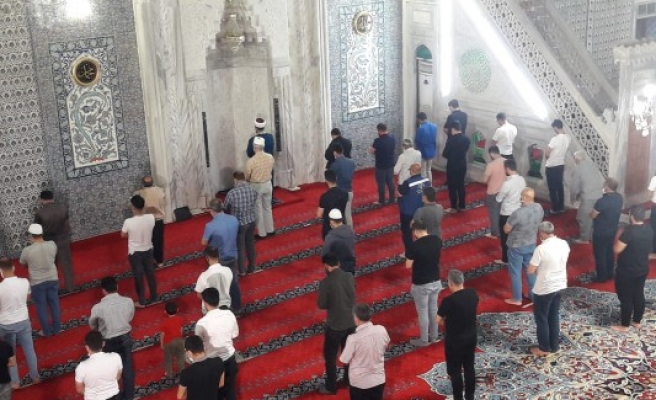 Dergah Camisi cemaatsiz kalmadı