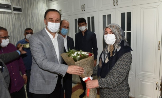 Vali Erin'den şehit annesine ziyaret