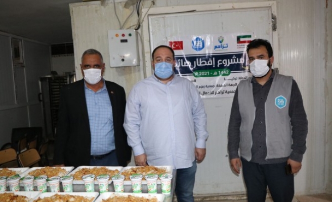 Viranşehir’de iftar yemeği dağıtılıyor