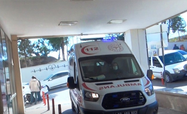 Siverek'te tır devrildi: 3 yaralı