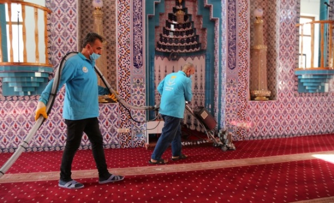 Haliliye’deki ibadethanelerde bayram temizliği