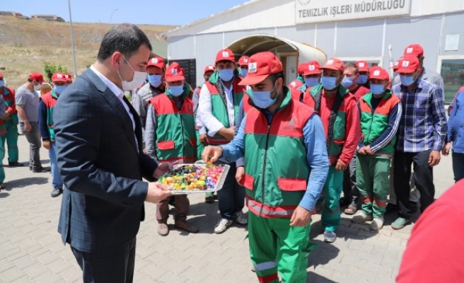 Baydilli, personellerle bayramlaştı