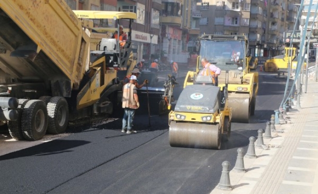 Haliliye'de yol asfaltlama çalışmaları