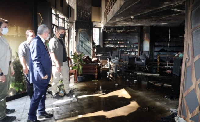 Başkan Beyazgül yanan mağazada incelemelerde bulundu