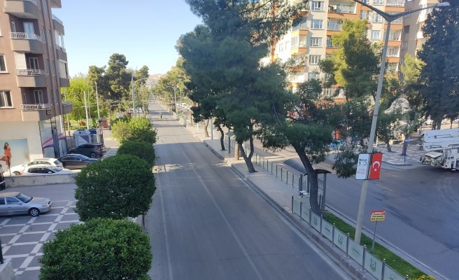 Tam kapanma sona eriyor