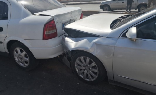 Şanlıurfa'da otomobiller çarpıştı: 1 yaralı