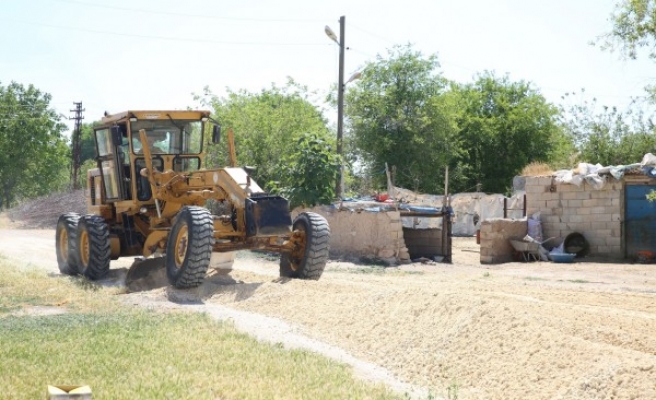Karaköprü kırsalında yol yapım atağı
