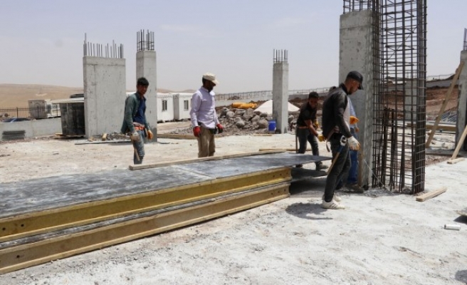 Karaköprü’de yüzme havuzu çalışmaları sürüyor