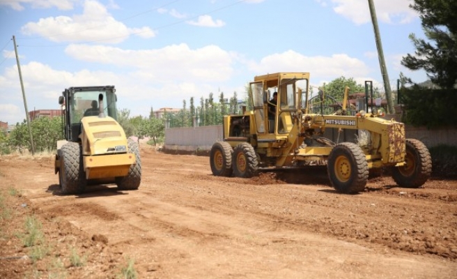 Karaköprü'de yol yapım atağı