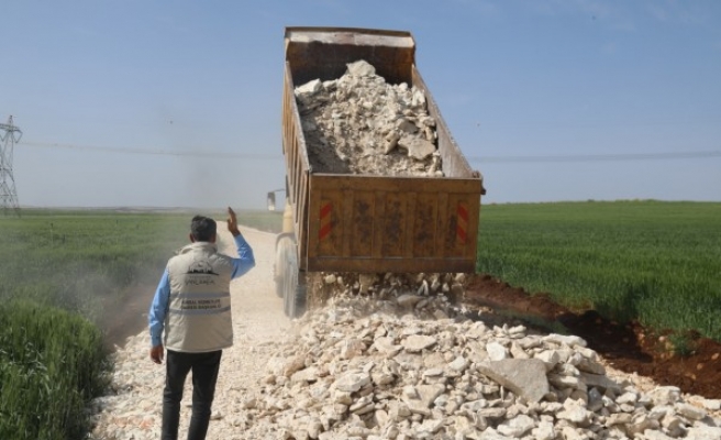 Siverek kırsalında yol yapım çalışmaları sürüyor