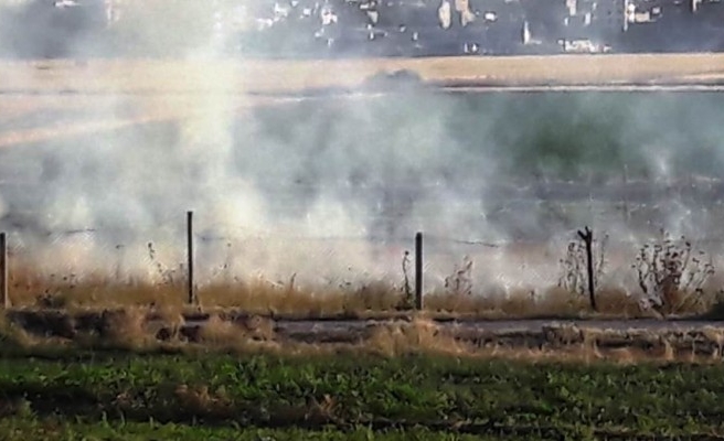 Akçakale'de anız yangını