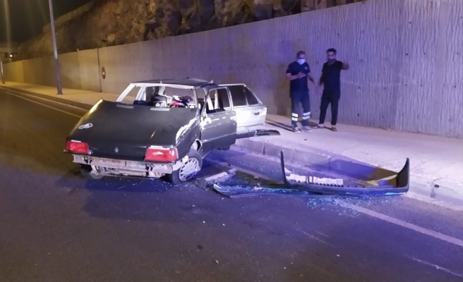 Alkollü sürücü kaza yaptı