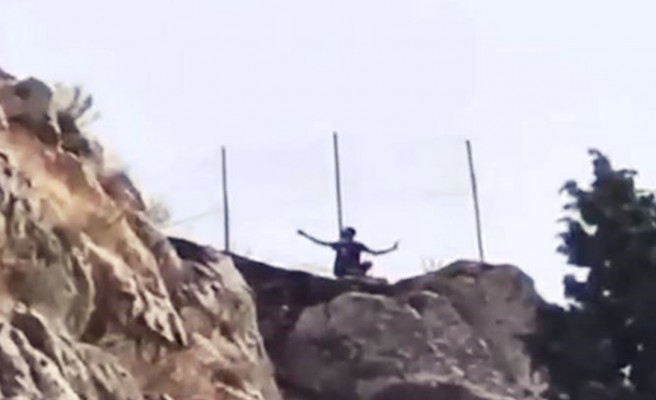 Urfa Kalesi'nde intihar girişimi