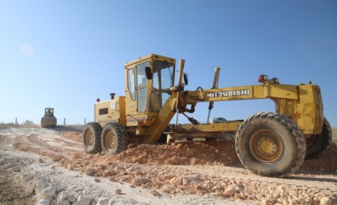 Harran’da 4 ayrı noktada yol çalışması