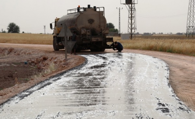 Akçakale kırsalında ilk kez asfalt çalışmaları yapıldı