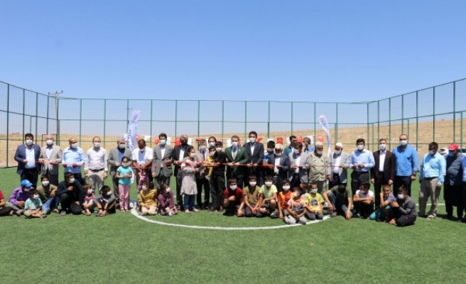 Karaköprü'de  sentetik çim saha hizmete girdi