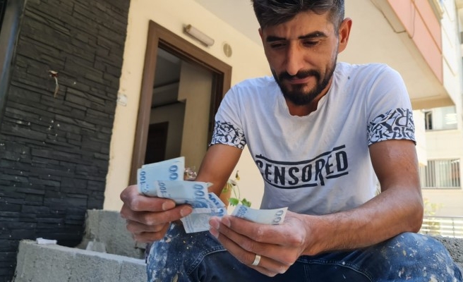 Hatalı iki adet 100 TL'yi 200 bin TL'ye satmak istiyor