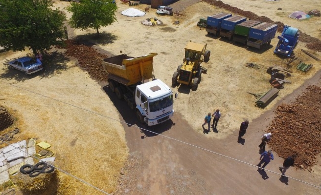 Siverek’te kırsal mahallelerin yol kalitesi artıyor