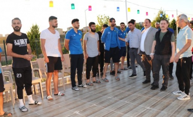 Ekinci’den futbolculara moral yemeği