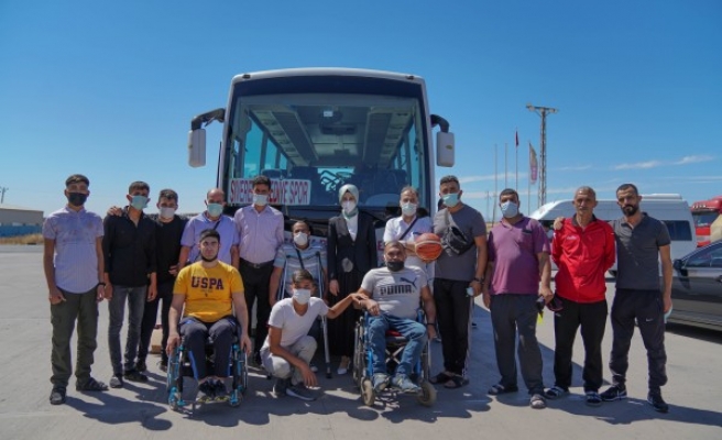 Çakmak’tan bedensel engelli sporculara destek