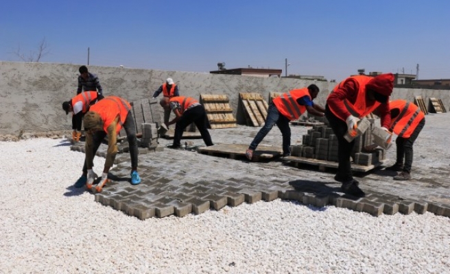 Akçakale kırsalında parke çalışmalarında son hız